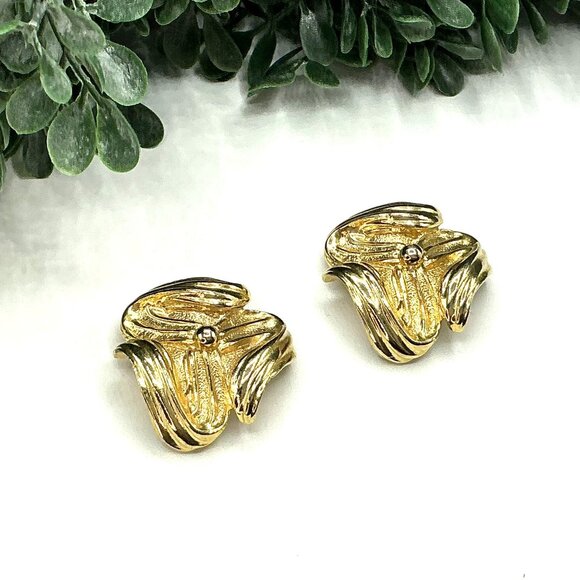 Gold Tone Shoe clips Leaf Shaped Elegant Vintage Look - Picture 1 of 5